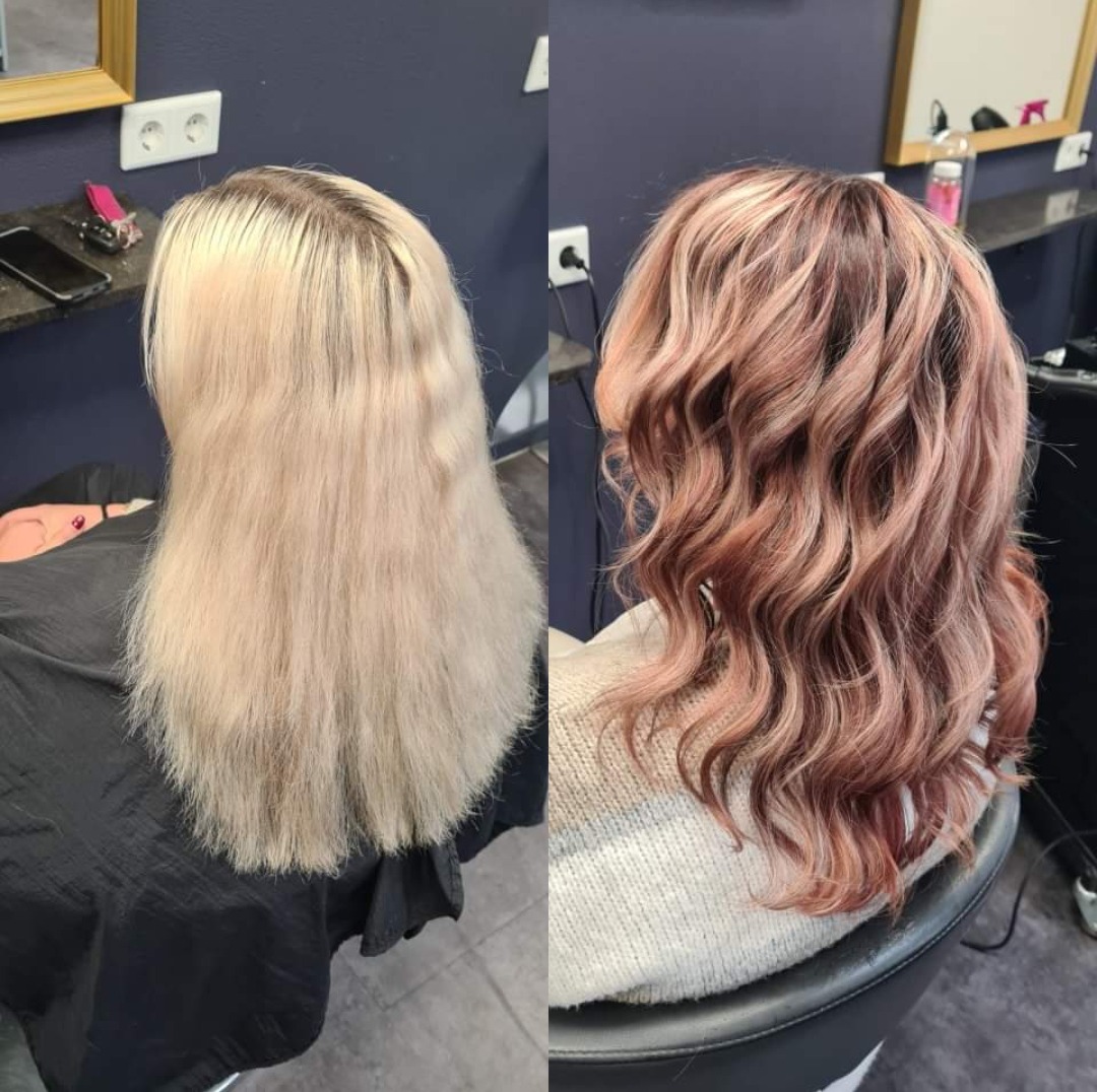 Voor en na: links lang lichtblond haar, rechts hetzelfde haar rosé gekleurd in slagen
